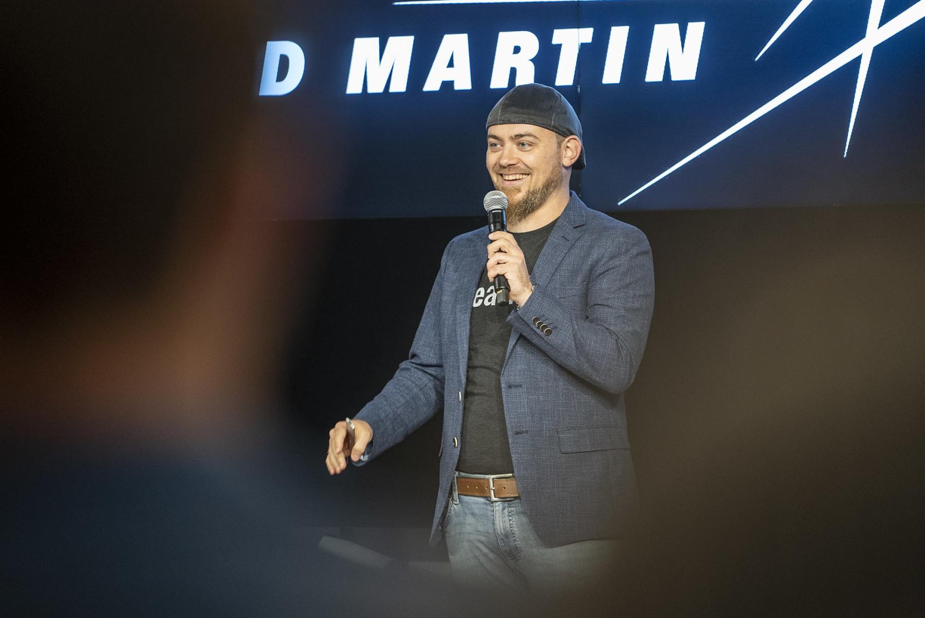 Ari Gunzburg Headshot