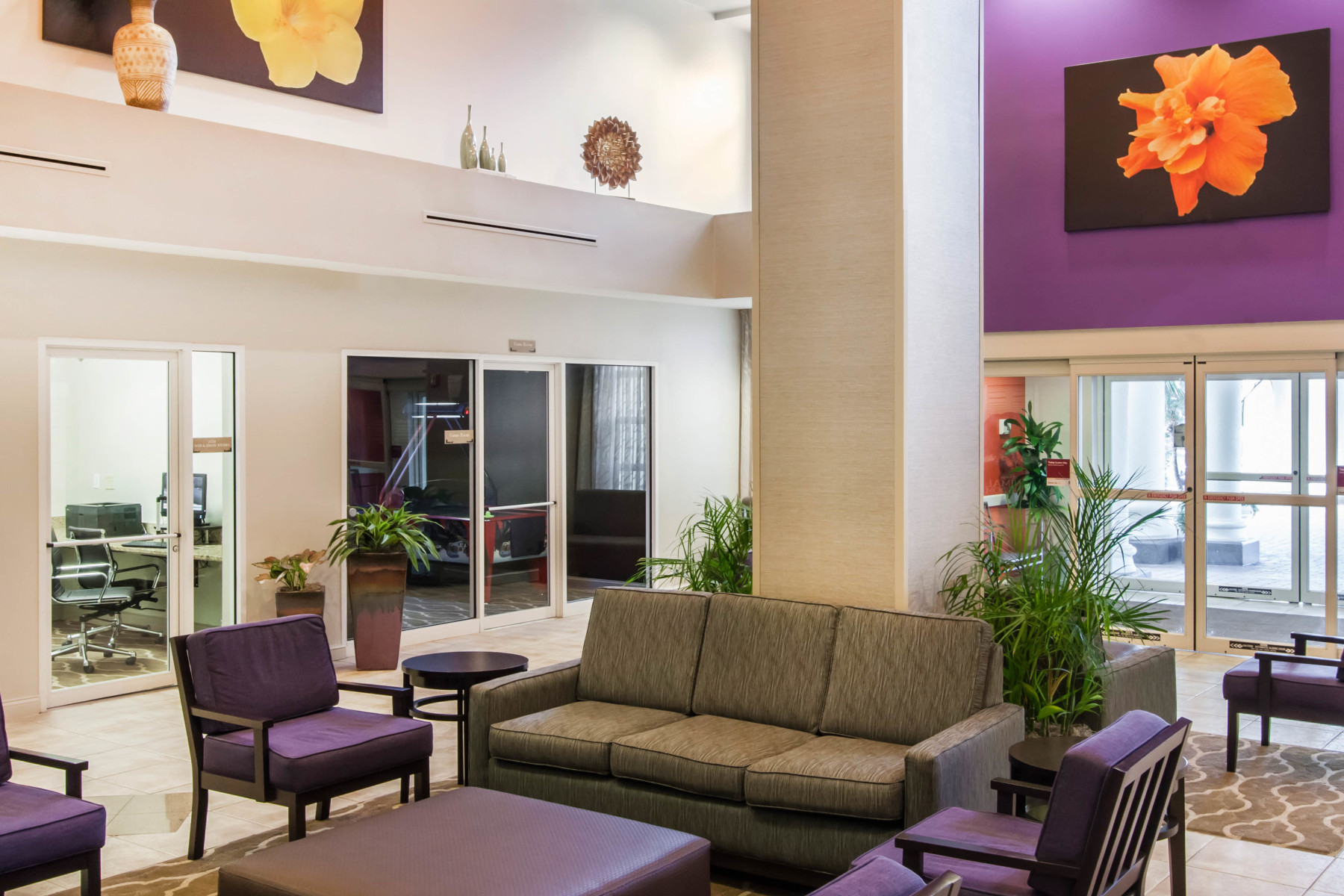 Comfort Suites Maingate East Lobby