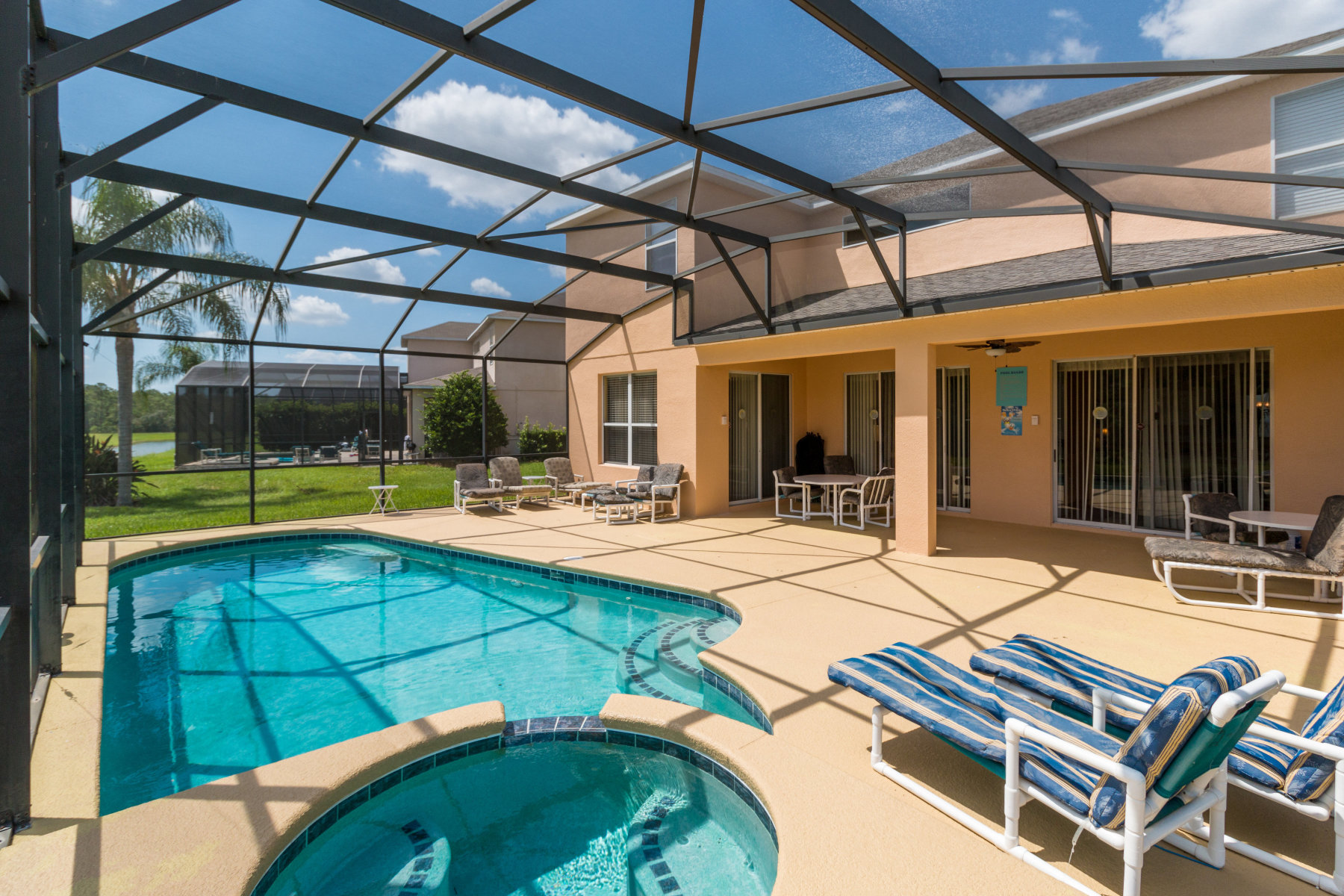 Spacious 7 bedroom villa with private pool