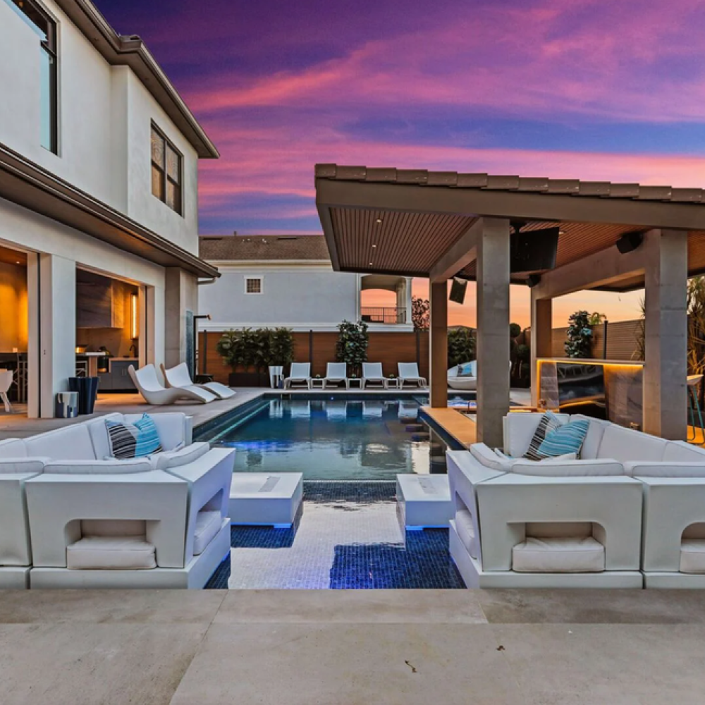 One & Only at Reunion-Inside