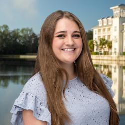 Emilee Milani Headshot 25