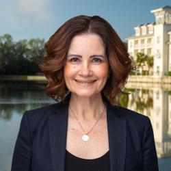 Juliana Leveroni Headshot 25