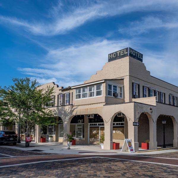 Image of the St. Cloud Hunter Arms Hotel