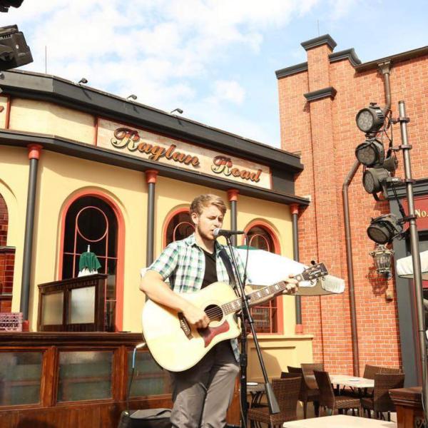 Live music at Raglan Road in Disney Springs, Florida