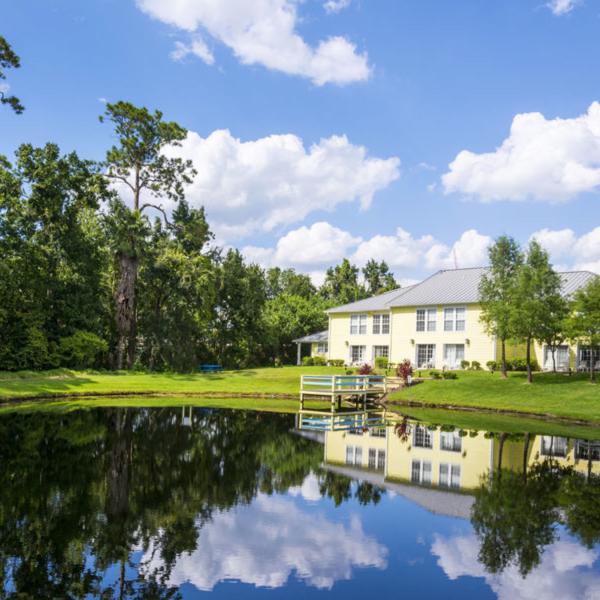 Exterior hotel and lake